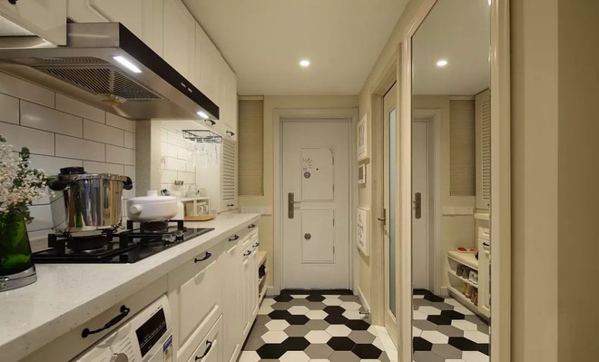 Người phụ nữ 80 tuổi sở hữu căn hộ 38m&sup2; c&oacute; khả năng lưu trữ thần th&aacute;nh - Ảnh 3.