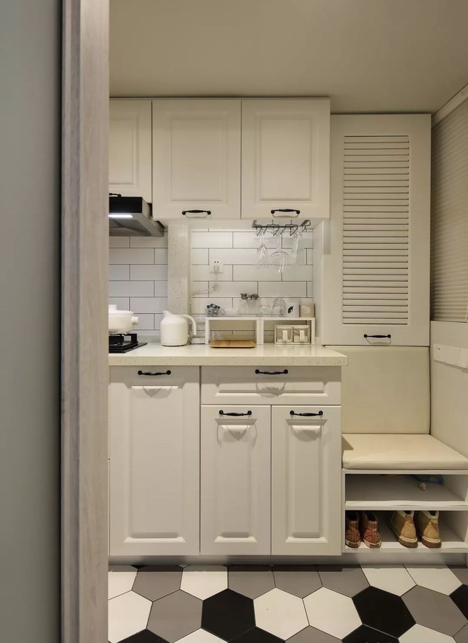 Người phụ nữ 80 tuổi sở hữu căn hộ 38m&sup2; c&oacute; khả năng lưu trữ thần th&aacute;nh - Ảnh 1.