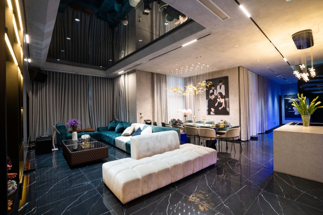 “Đột nhập” căn penthouse 450m2 của Hương Ly: Tông đen xám chủ đạo như nhà tài phiệt phim Hàn Quốc, không ngại đầu tư nội thất đắt tiền - Ảnh 21.