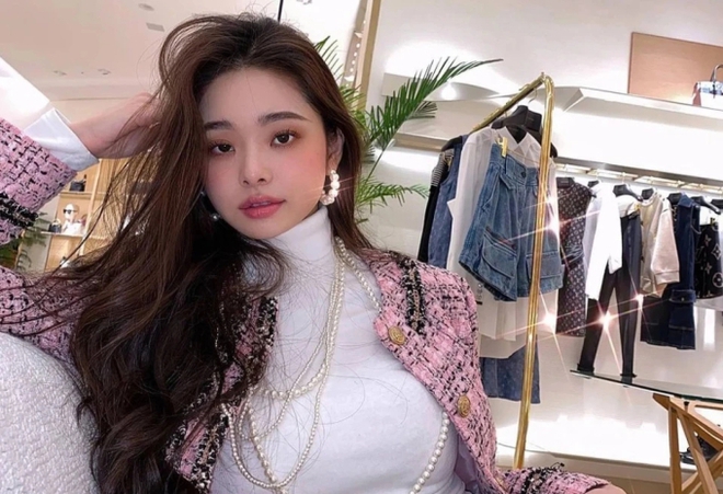 &ldquo;Những con nợ mặc Chanel&rdquo;: Thanh ni&ecirc;n đốt tiền cho đồ hiệu v&igrave; chưa bao giờ vay ng&acirc;n h&agrave;ng lại dễ đến thế - Ảnh 2.