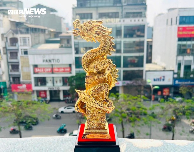 Qu&agrave; Tết Gi&aacute;p Th&igrave;n sang chảnh: Tượng rồng mạ v&agrave;ng 24k gi&aacute; h&agrave;ng chục triệu đồng - Ảnh 9.