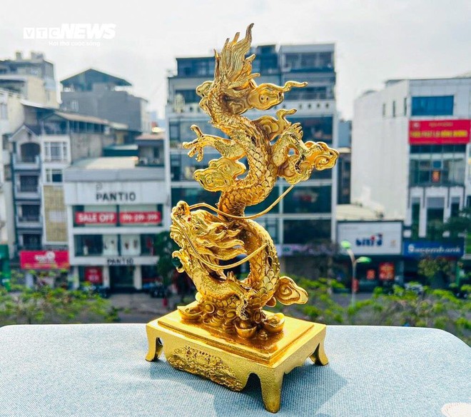 Qu&agrave; Tết Gi&aacute;p Th&igrave;n sang chảnh: Tượng rồng mạ v&agrave;ng 24k gi&aacute; h&agrave;ng chục triệu đồng - Ảnh 7.