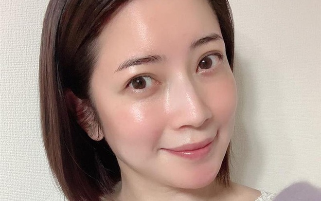 Hồ Ngọc H&agrave; d&ugrave;ng thứ n&agrave;y để chống nhăn, ngăn gi&agrave;, chuy&ecirc;n gia n&oacute;i chị em phụ nữ sau 30 d&ugrave;ng th&igrave; v&ocirc; c&ugrave;ng tốt - Ảnh 3.