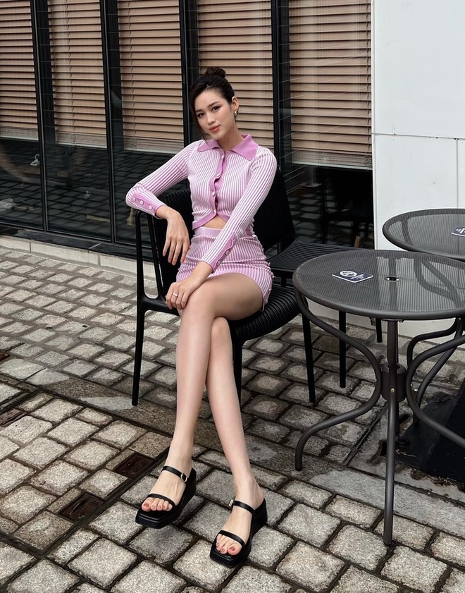 Tham khảo 10 cách mặc chân váy ngắn sang xịn mịn của mỹ nhân Việt - Ảnh 5.