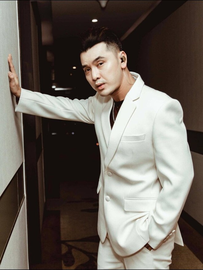 Bị n&oacute;i nghỉ h&aacute;t l&agrave; vừa, ng&agrave;y c&agrave;ng mất chất, Ưng Ho&agrave;ng Ph&uacute;c phản ứng bất ngờ - Ảnh 2.