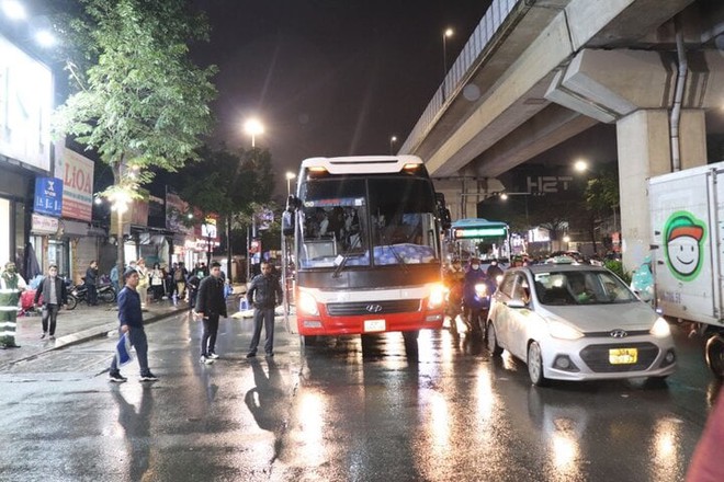 Hà Nội: Tìm nhân chứng vụ ô tô tông chết người đi xe đạp trên đường Nguyễn Trãi - Ảnh 1.