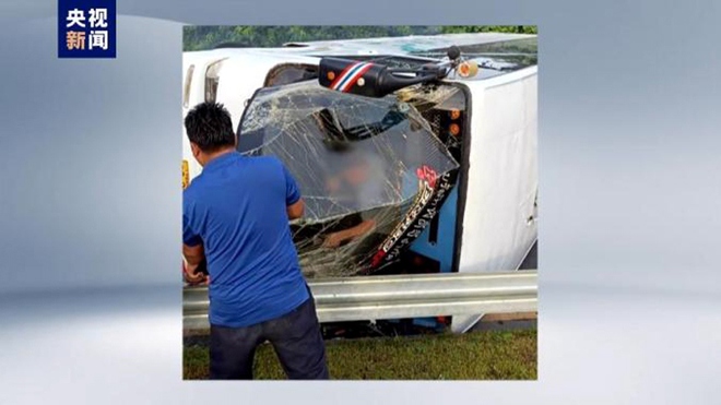 17 người Trung Quốc bị thương trong vụ lật xe du lịch ở Thái Lan - Ảnh 1.