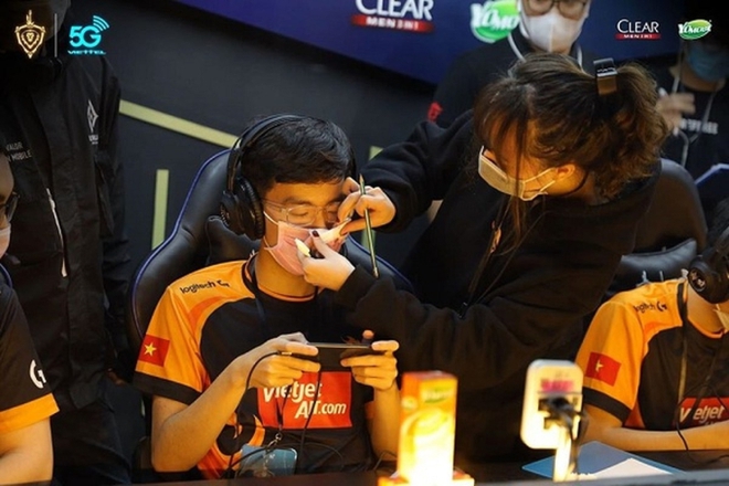 Ngủ 12 giờ trưa mới dậy, nữ streamer n&agrave;y vẫn l&agrave; mẫu h&igrave;nh bạn g&aacute;i l&yacute; tưởng của nhiều fan nam - Ảnh 1.