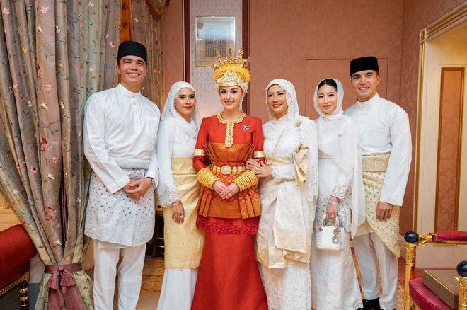 Hoàng tử Brunei khoe loạt ảnh chưa từng thấy hậu đám cưới, lộ khoảnh khắc xả vai chú rể bên cạnh vợ cực đáng yêu - Ảnh 7.