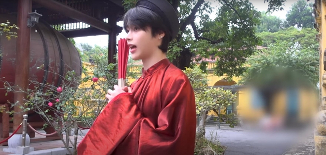 Idol người Việt Hanbin (TEMPEST) gây bão với bộ ảnh soái mê hồn khi diện áo dài ngũ thân ở quê nhà Yên Bái - Ảnh 7.