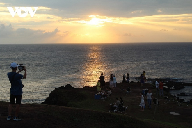 Đảo Phú Quý đề nghị du khách chung tay giảm thiểu rác thải nhựa - Ảnh 2.