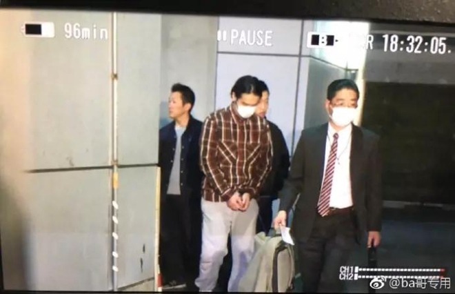 Nam thần bị đuổi khỏi showbiz sau 30 ng&agrave;y ngồi t&ugrave;, l&agrave;m shipper vẫn bị đ&ograve;i nợ 240 tỷ - Ảnh 4.