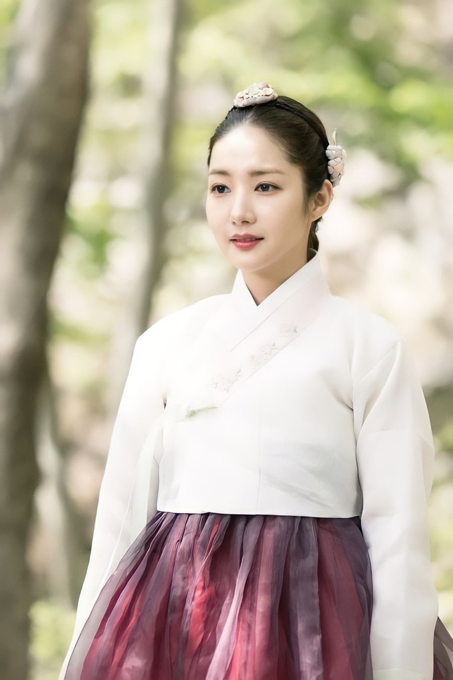 Hành trình nhan sắc 18 năm của Park Min Young: Thời đôi mươi đẹp say đắm lòng người, hiện tại nhìn chỉ thấy tiếc nuối - Ảnh 14.