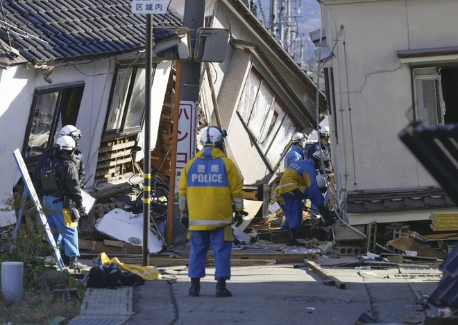 日本の元旦の地震：倒壊した家屋の悲痛な光景、少なくとも30人が死亡 - 写真6。