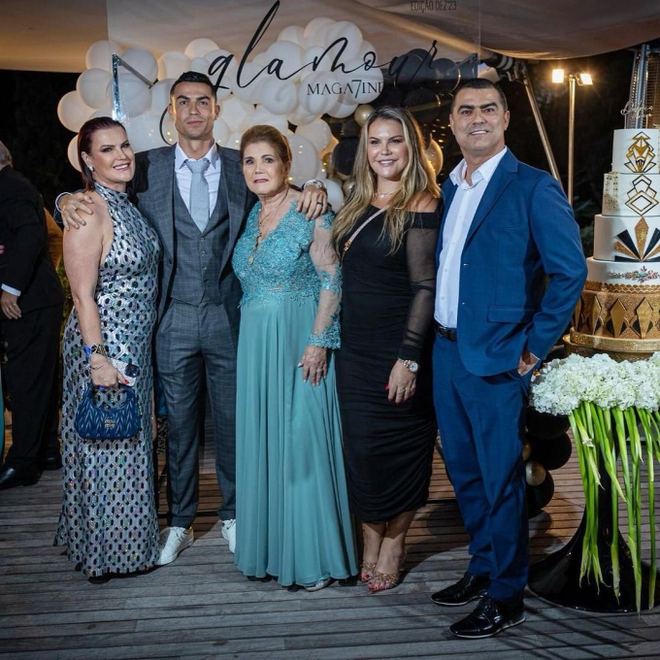 Ronaldo tặng mẹ m&oacute;n qu&agrave; tiền tỷ trong dịp sinh nhật khiến b&agrave; bật kh&oacute;c v&igrave; x&uacute;c động - Ảnh 5.