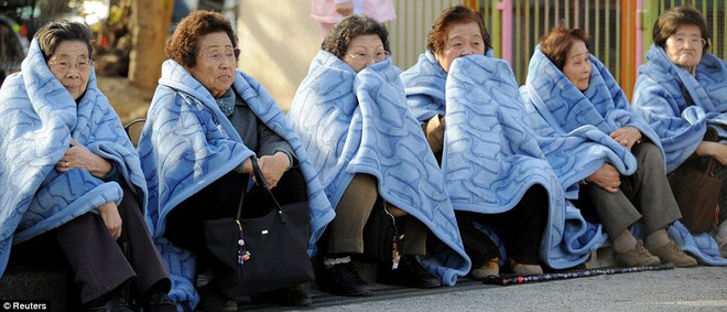 Bên trong khu vực bị ảnh hưởng nặng nề nhất sau trận động đất tại Nhật Bản: Nhà cửa, đường sá bị xé toạc - Ảnh 11.