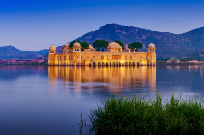Cận cảnh kỳ quan cung điện quanh năm ngập chìm trong nước nổi tiếng ở Ấn Độ - Ảnh 3.