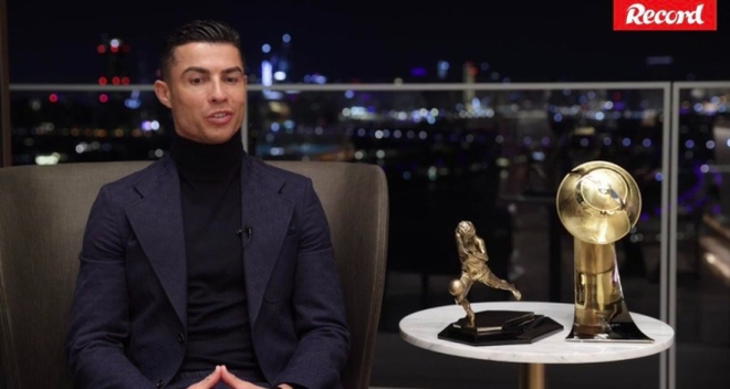 Ronaldo chia sẻ g&acirc;y tranh c&atilde;i: Quả b&oacute;ng v&agrave;ng đ&atilde; mất đi gi&aacute; trị, chỉ c&oacute; con số mới ch&iacute;nh x&aacute;c nhất - Ảnh 2.