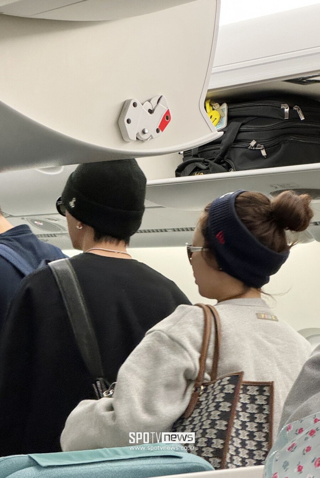 “Tóm sống” cặp tình nhân Hyuna - Junhyung (HIGHLIGHT) tại sân bay Hàn sau chuyến du lịch hạnh phúc ở Mỹ - Ảnh 2.