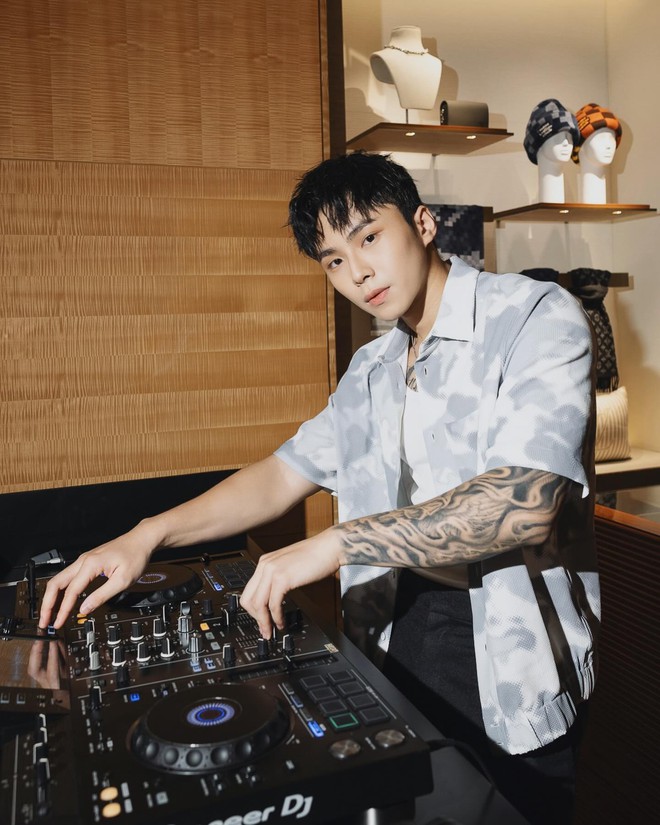 WOKEUP: Producer hệ đẹp trai tự tin lái loạt beat Hip-hop đầu xu hướng, đã kết hợp là thành hit! - Ảnh 1.