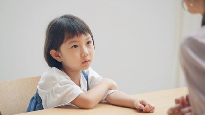 Trẻ từng trải qua 4 trải nghiệm n&agrave;y thời thơ ấu c&oacute; l&ograve;ng tự trọng thấp hơn khi lớn l&ecirc;n, biết sớm đời con khỏi rơi v&agrave;o bi kịch - Ảnh 1.