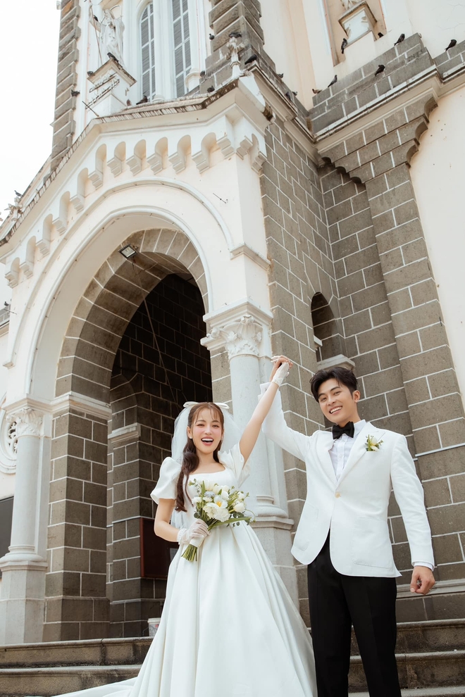 Puka - Gin Tuấn Kiệt sau 3 đám cưới hoành tráng: "Dính như sam" khi lộ diện, ở căn nhà tân hôn sang xịn - Ảnh 2.