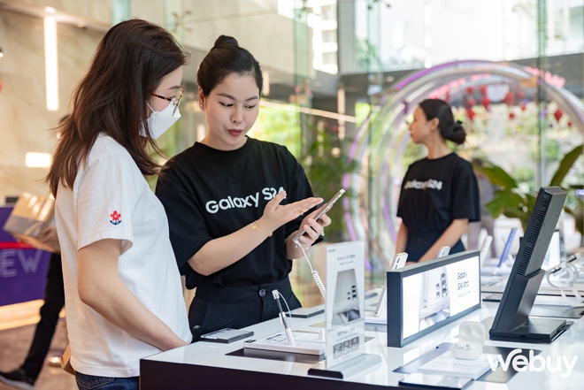 Xem giới trẻ TP Hồ Ch&iacute; Minh trực tiếp trải nghiệm v&agrave; n&oacute;i g&igrave; về Galaxy AI - Ảnh 13.