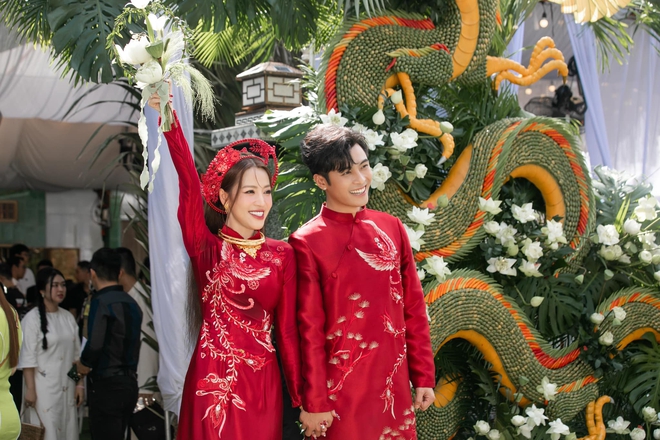 Puka - Gin Tuấn Kiệt sau 3 đám cưới hoành tráng: "Dính như sam" khi lộ diện, ở căn nhà tân hôn sang xịn - Ảnh 2.
