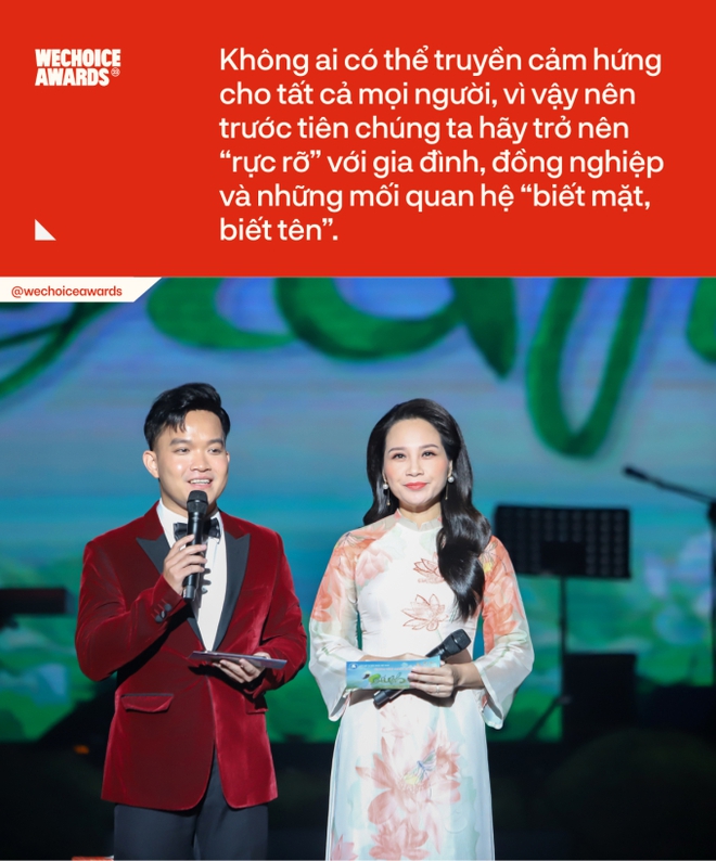 Tiến sĩ, MC Kim Nguyên Bảo - người cầm trịch Gala WeChoice Awards 2023: Ai cũng có thể sống rất rực rỡ với sự lương thiện sẵn có! - Ảnh 6.