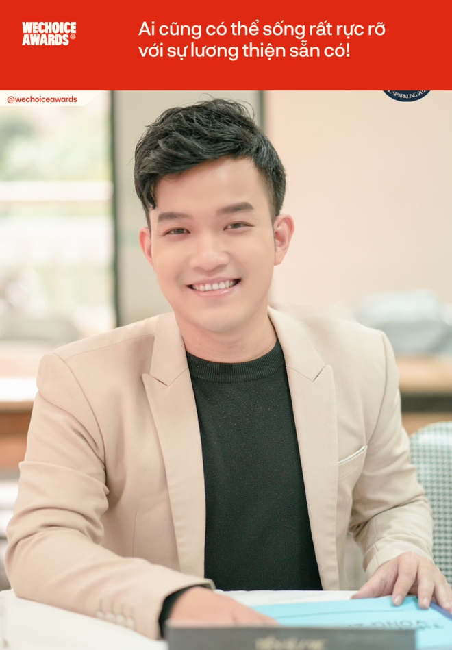 Tiến sĩ, MC Kim Nguyên Bảo - người cầm trịch Gala WeChoice Awards 2023: Ai cũng có thể sống rất rực rỡ với sự lương thiện sẵn có! - Ảnh 4.