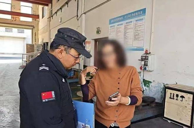 Nữ t&agrave;i vụ ph&aacute;t hiện gi&aacute;m đốc c&oacute; h&agrave;nh vi lạ, c&ograve;n y&ecirc;u cầu chuyển khoản 866 triệu đồng liền gọi điện b&aacute;o cảnh s&aacute;t - Ảnh 1.