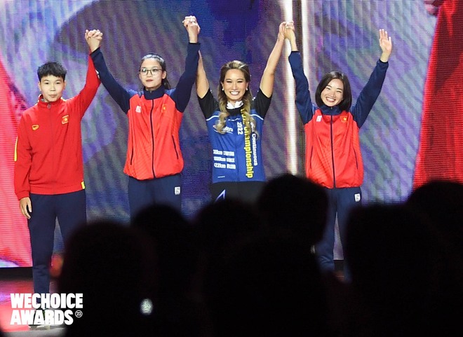 Khoảnh khắc 4 cô gái vàng của thể thao Việt Nam xuất hiện đầy xúc động tại WeChoice Awards 2023 - Ảnh 2.