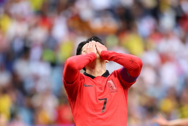 Tuyển Hàn Quốc chơi tệ tại Asian Cup 2023, fan đồng loạt quay xe trước phát biểu gây sốc của bố Son Heung-min - Ảnh 2.