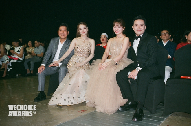 Trường Giang cưng chiều Nh&atilde; Phương số 1: Nhường hết spotlight cho vợ, ki&ecirc;n nhẫn chờ v&agrave; c&oacute; h&agrave;nh động dễ thương! - Ảnh 8.