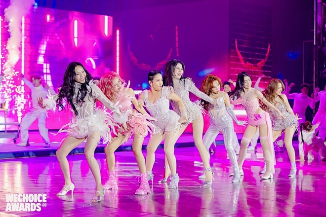 Diva Mỹ Linh l&ecirc;n tiếng khi c&oacute; kh&aacute;n giả nhắc nhở v&igrave; mặc đồ ngắn khi biểu diễn - Ảnh 2.