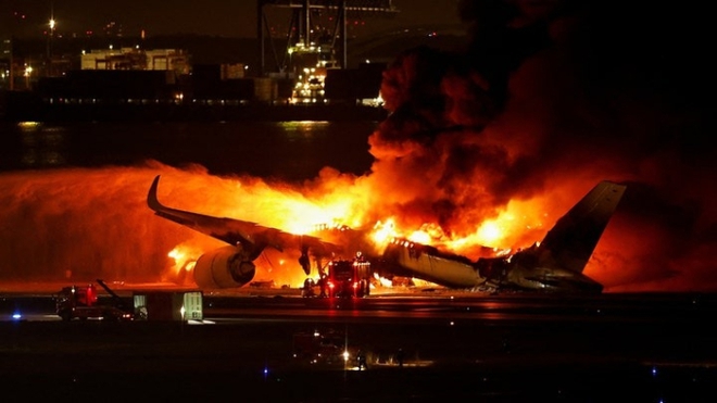 Hành khách thoát chết trên chiếc máy bay chở 379 người bốc cháy kể giây phút tháo chạy ám ảnh cả đời: Khói trong cabin ngột ngạt như địa ngục - Ảnh 5.