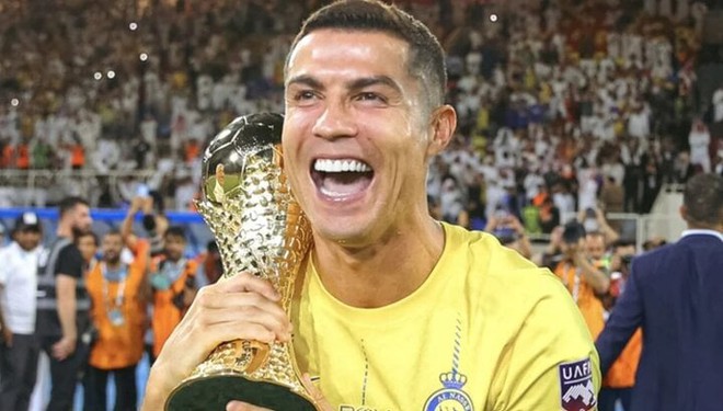 Đ&agrave;n em &aacute;m chỉ Ronaldo &iacute;ch kỷ, kh&ocirc;ng xếp v&agrave;o đội h&igrave;nh hay nhất thế giới - Ảnh 1.