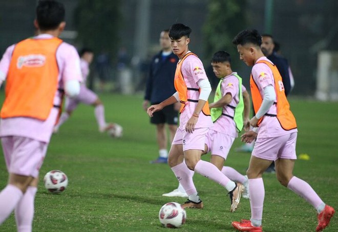 Đặng Văn L&acirc;m chấn thương trước thềm Asian Cup, HLV Troussier ứng ph&oacute; thế n&agrave;o? - Ảnh 2.