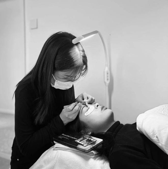 Dịch vụ l&agrave;m đẹp nail, nối mi tại nh&agrave; bội thu ng&agrave;y gi&aacute;p Tết, nhận lịch hẹn trước gần 2 th&aacute;ng - Ảnh 3.