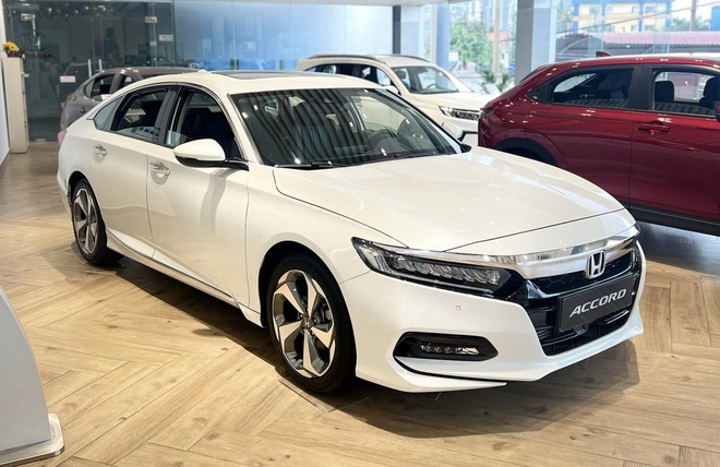 Nhiều hãng đồng loạt giảm mạnh giá xe đầu năm 2024: Subaru giảm cao nhất 410 triệu, Toyota giảm tới 120 triệu đồng - Ảnh 5.