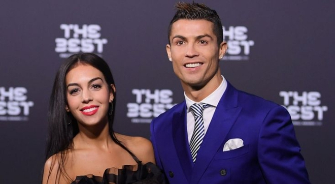 Bạn gái Ronaldo nhận triệu lượt thả tim khi lên bìa tạp chí, đưa ra lời khẳng định xóa tan nghi vấn ăn bám CR7 - Ảnh 2.