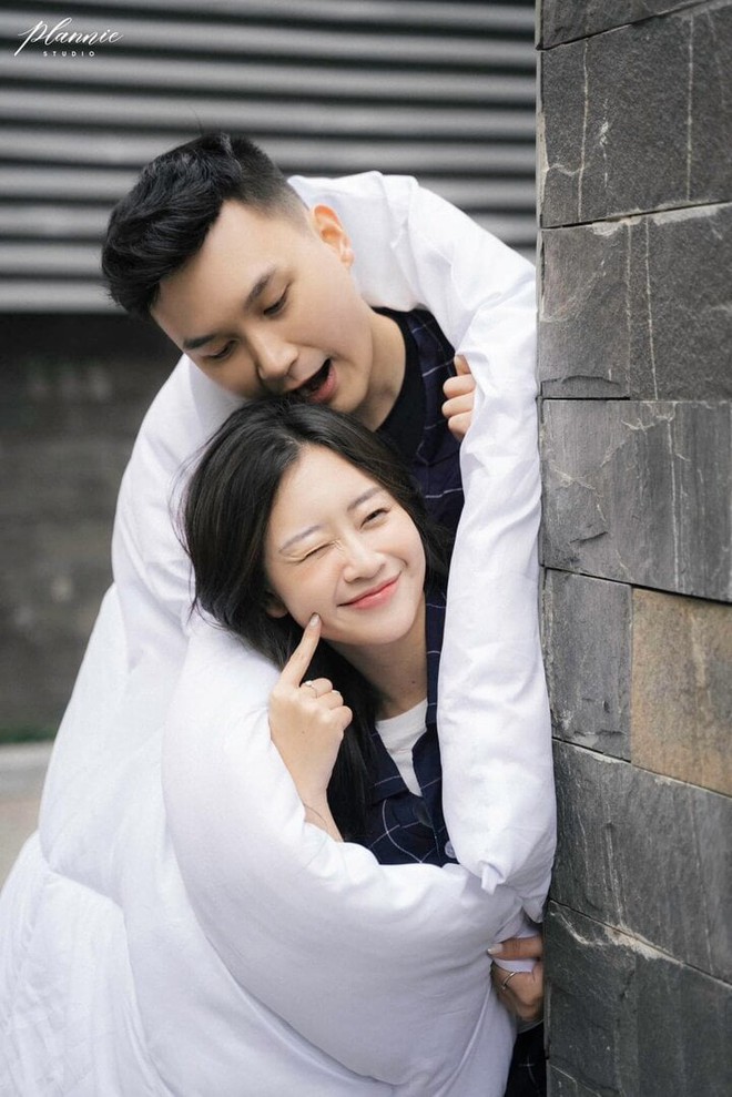 Bộ ảnh cưới với chăn b&ocirc;ng khi H&agrave; Nội r&eacute;t 7 độ C g&acirc;y sốt mạng - Ảnh 7.