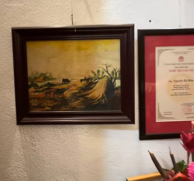 Cháu ngoại tiết lộ căn phòng ngàn đôcủa nghệ nhân ở Hà Nội, là người đầu tiên làm tranh bằng hoa khô trên thế giới - Ảnh 7.