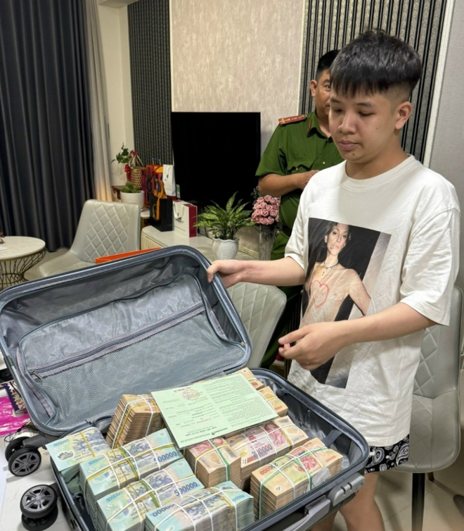 Chân dung tú ông cầm đầu đường dây môi giới người mẫu, diễn viên, ca sĩ, KOL bán dâm hàng nghìn lượt - Ảnh 2. Chân dung tú ông cầm đầu đường dây môi giới người mẫu, diễn viên, ca sĩ, KOL bán dâm hàng nghìn lượt - Ảnh 2.