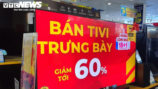 Có nên mua TV trưng bày giá rẻ? - Ảnh 1.