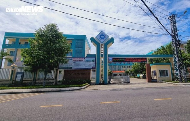Trường CĐ Y tế Quảng Nam nợ lương 6 tháng: Cán bộ, giảng viên quay lại làm việc - Ảnh 1.