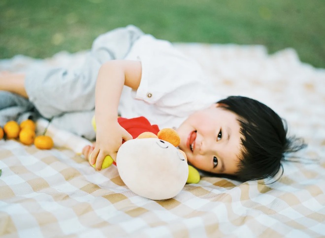 Sau khi trẻ 3 tuổi, cha mẹ h&atilde;y n&oacute;i nhiều hơn về 7 chủ đề để gi&uacute;p con th&ocirc;ng minh - Ảnh 2.