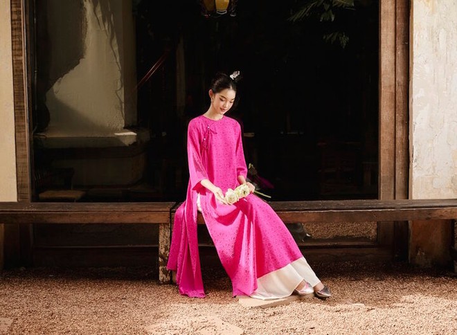Búp bê sống của Hoa hậu Việt Nam khoe sắc với áo dài xuân - Ảnh 6.