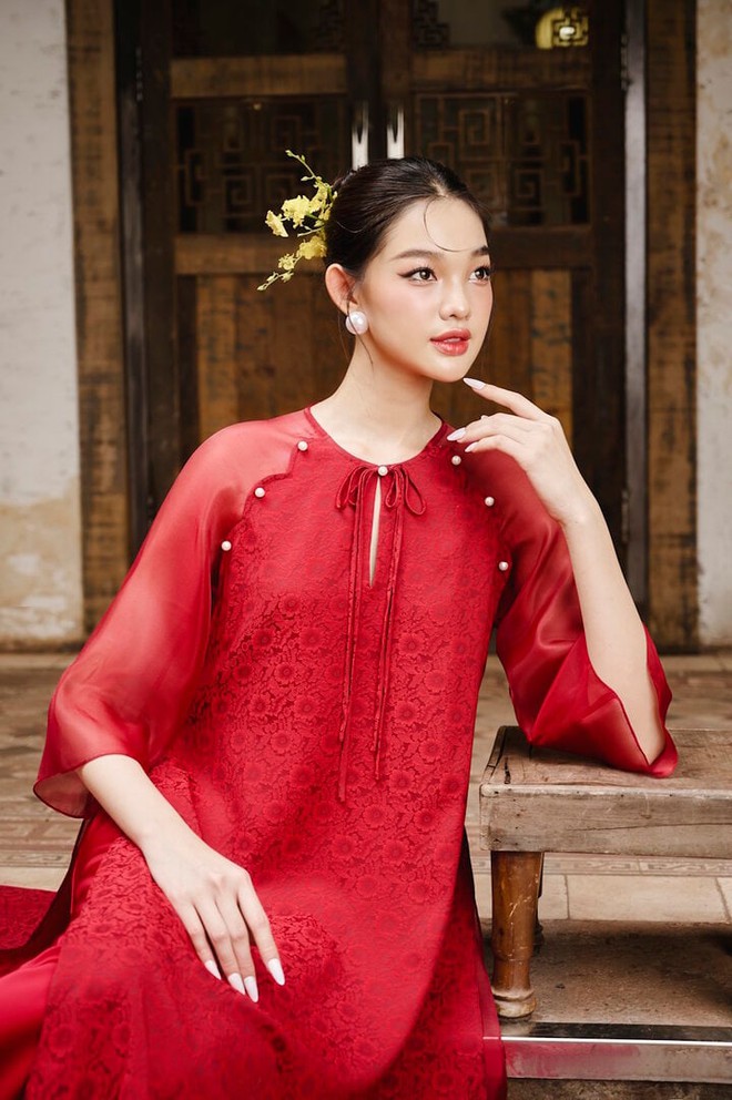 Búp bê sống của Hoa hậu Việt Nam khoe sắc với áo dài xuân - Ảnh 5.