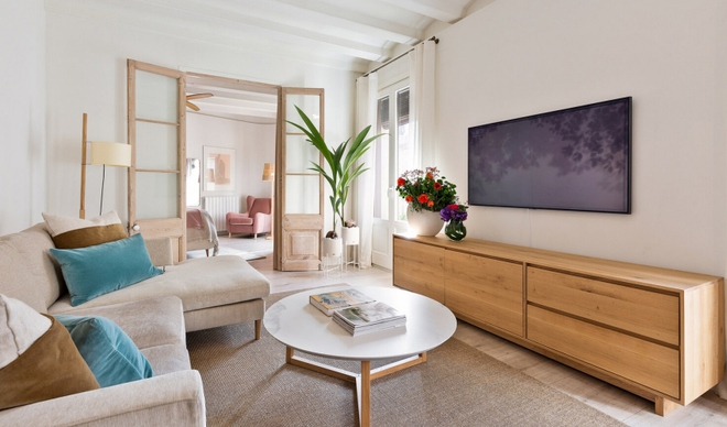 Chỉ 49m&sup2; nhưng căn hộ nhỏ n&agrave;y mang đến cho người nh&igrave;n vẻ đẹp ngọt ng&agrave;o với m&agrave;u sắc đẹp lịm tim - Ảnh 1.